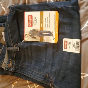 Wrangler relaxed fit men jeans NWT